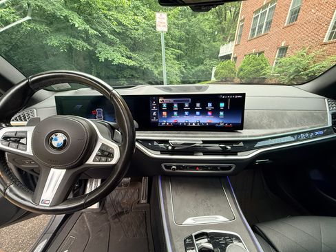 Used 2024 BMW X5 xDrive40i w/ M Sport Package AWD/4WD image 17