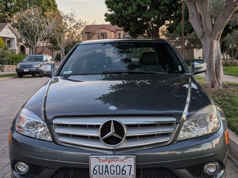 Used 2009 Mercedes-Benz C 300 4MATIC Sedan image 4