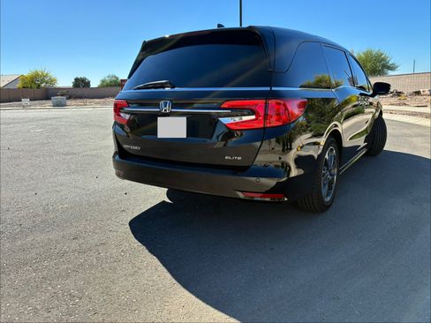 Used 2023 Honda Odyssey Elite image 2
