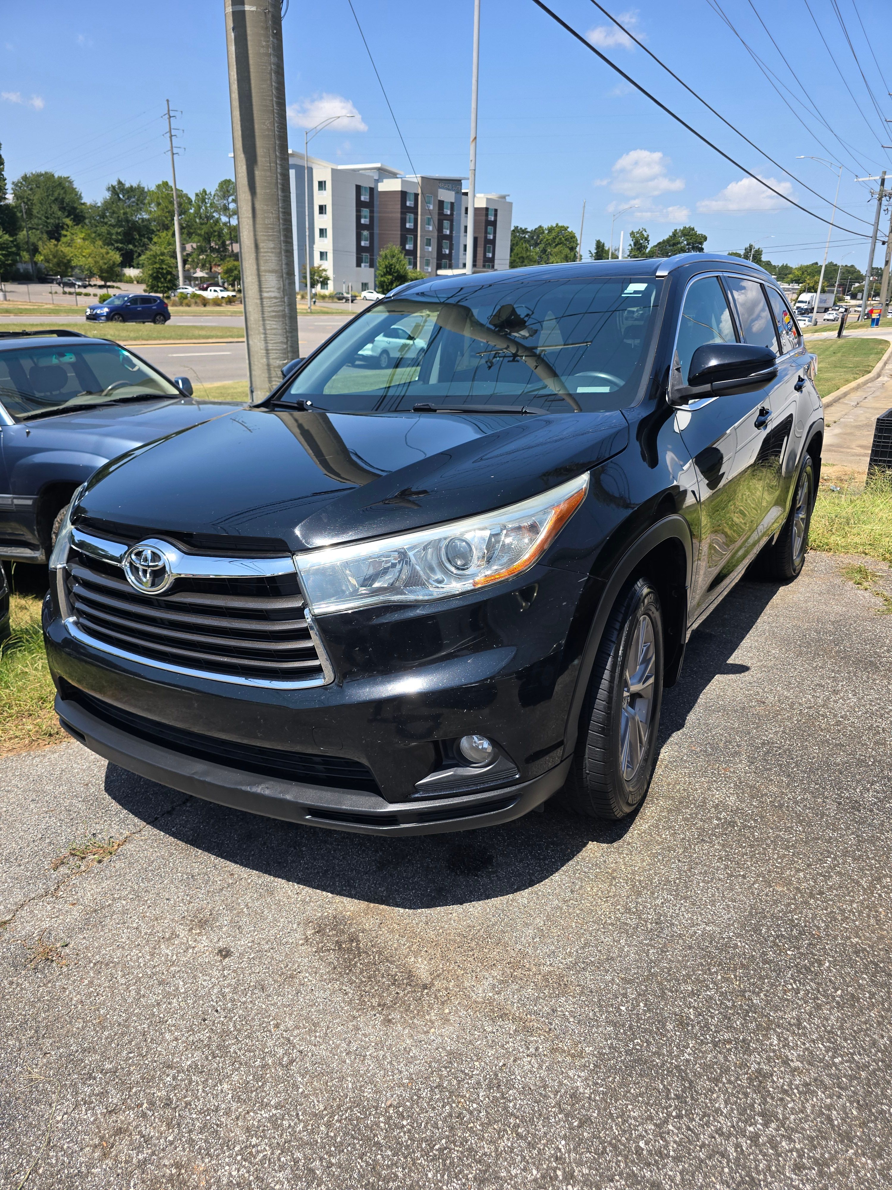 Used 2015 Toyota Highlander XLE FWD image 1