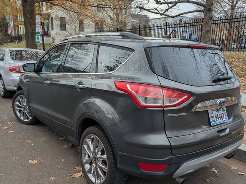 Used 2015 Ford Escape SE w/ SE Chrome Package image 2