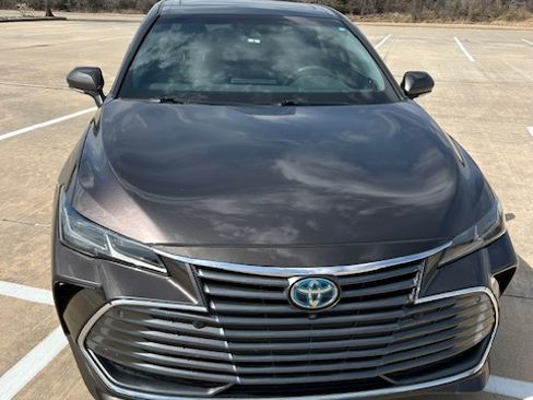 Used 2019 Toyota Avalon Limited w/ Advanced Safety Package image 2