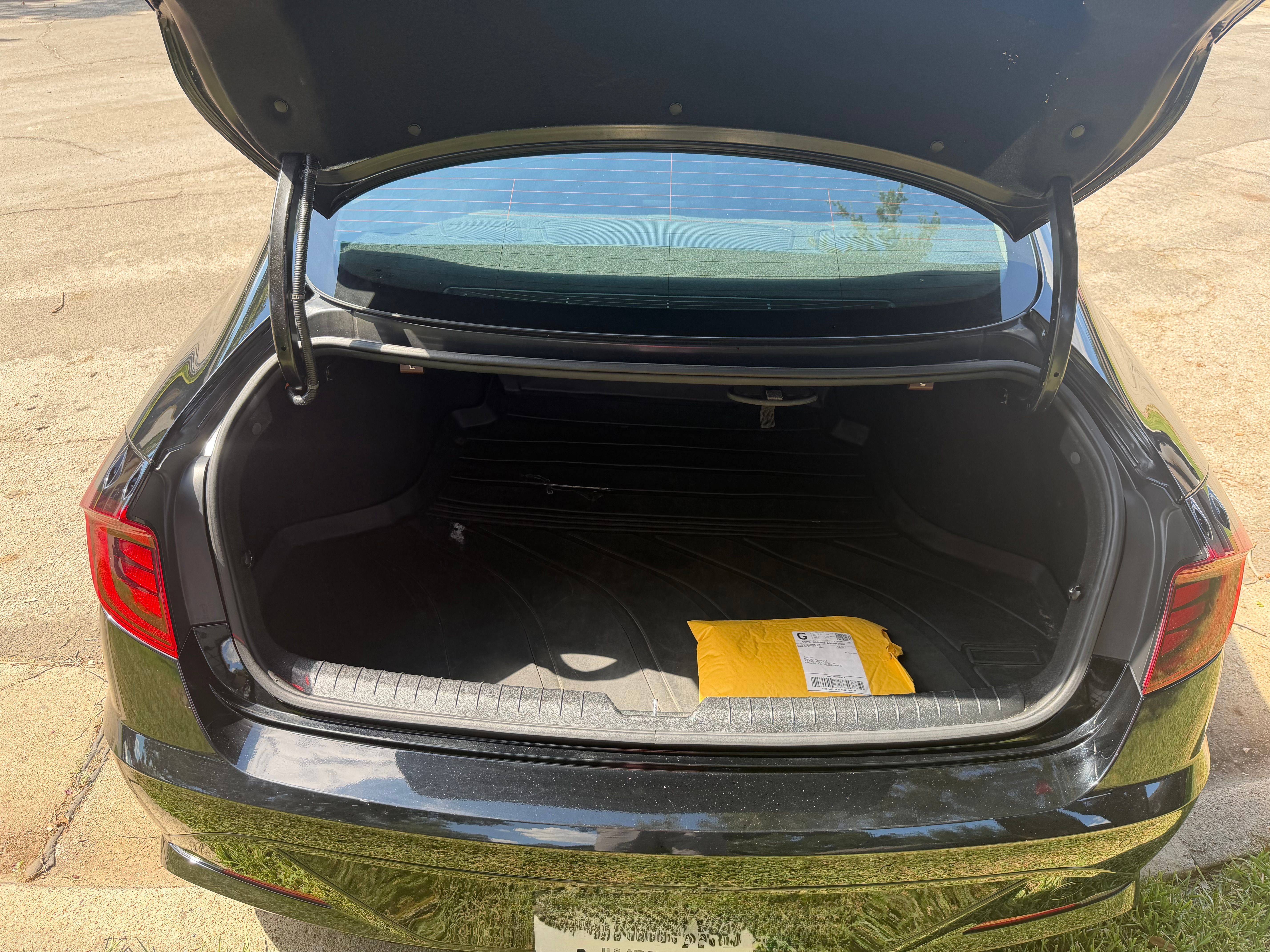 Used 2023 Hyundai Sonata Limited w/ Cargo Package FWD image 8