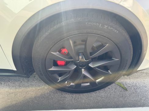 Used 2023 Tesla Model X Plaid image 10