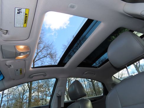 Used 2012 Hyundai Sonata Limited w/ Navigation Pkg image 25