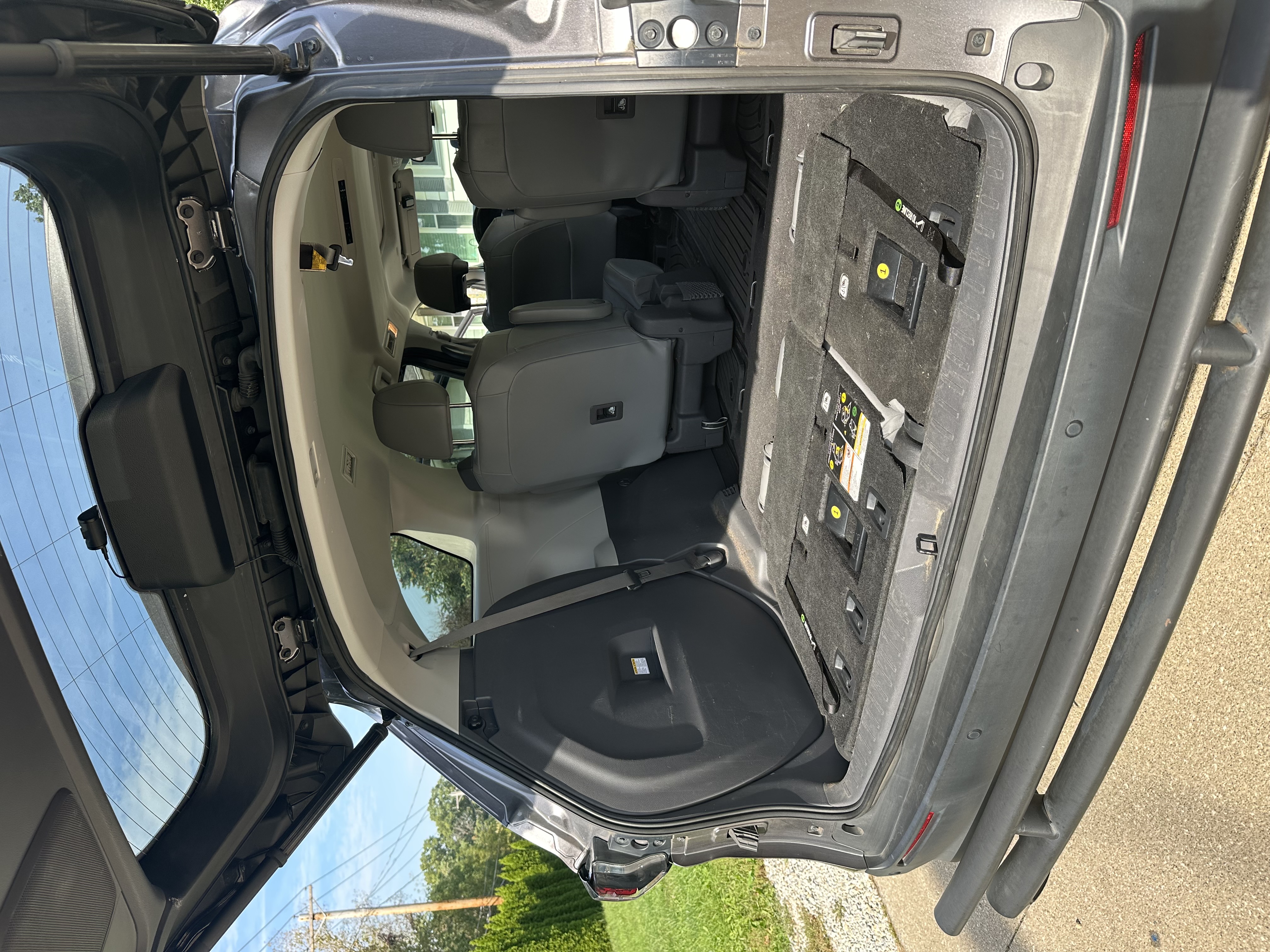 Used 2021 Toyota Sienna XLE AWD/4WD image 5