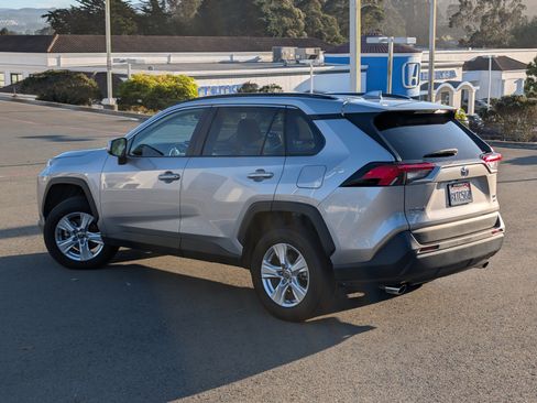 Used 2021 Toyota RAV4 XLE image 8