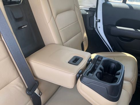 Used 2018 Jeep Wrangler Unlimited Sahara AWD/4WD image 16