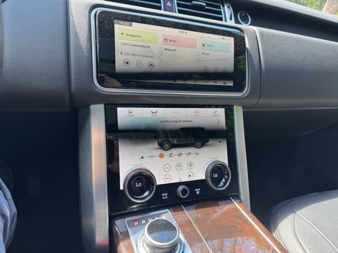 Used 2022 Land Rover Range Rover image 26