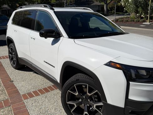 Used 2026 Jeep Cherokee Overland w/ Advanced Pro Tech Group AWD/4WD image 8