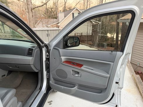 Used 2006 Jeep Grand Cherokee Limited image 14