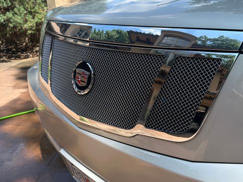 Used 2007 Cadillac Escalade AWD w/ Information Package image 2