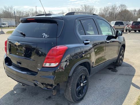 Used 2020 Chevrolet Trax LT w/ LT Convenience Package AWD/4WD image 2