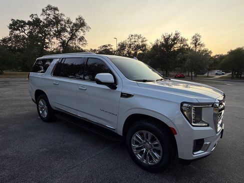 Used 2022 GMC Yukon XL SLT w/ SLT Premium Package RWD image 11
