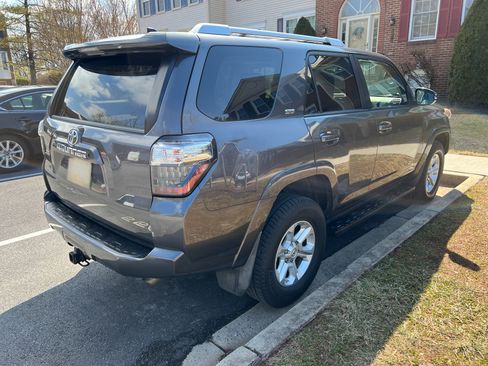 Used 2018 Toyota 4Runner SR5 Premium image 8