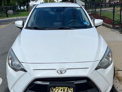 Used 2018 Toyota Yaris iA FWD image 2