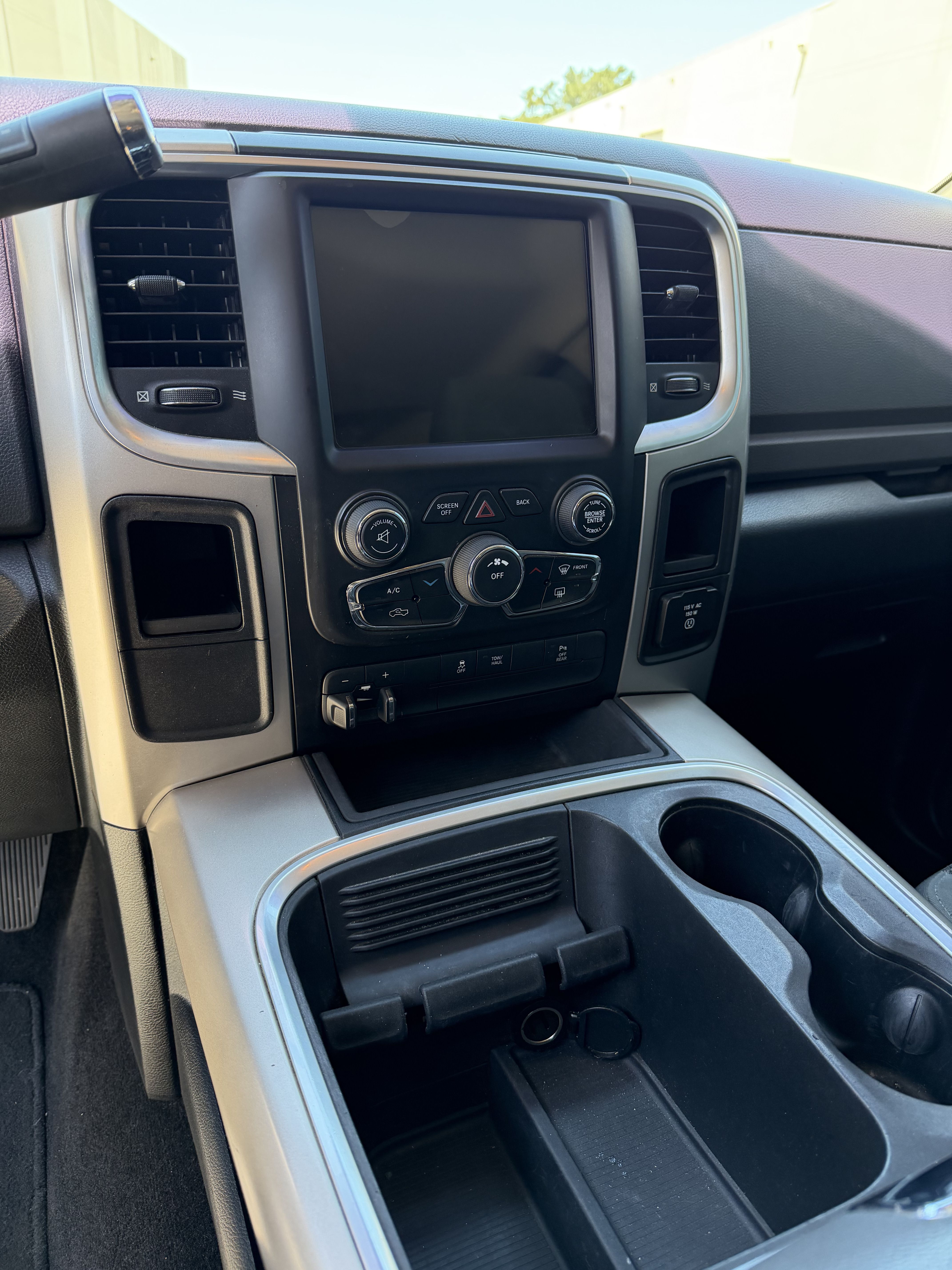 Used 2016 RAM 2500 SLT w/ Luxury Group RWD image 12