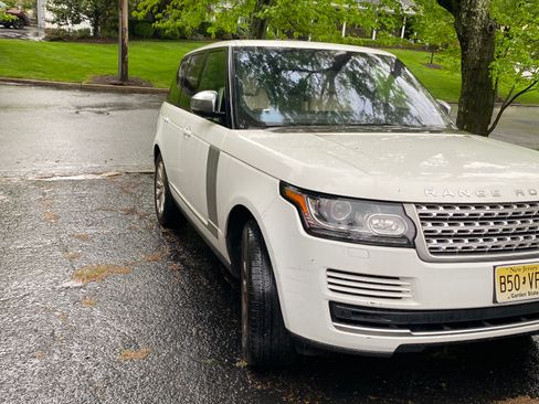 Used 2016 Land Rover Range Rover HSE image 2