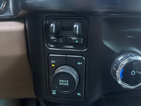 Used 2024 Ford F350 Lariat w/ Lariat Ultimate Package AWD/4WD image 16