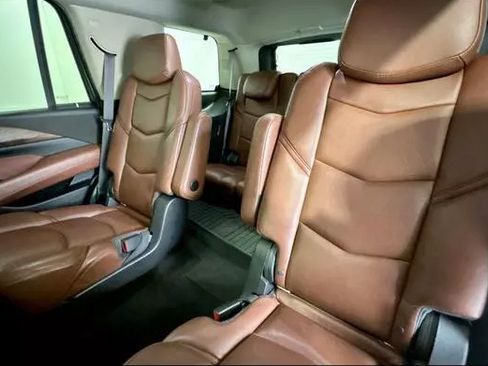 Used 2016 Cadillac Escalade Premium image 18
