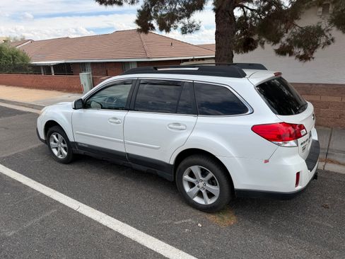 Used 2013 Subaru Outback 2.5i Premium w/ All-Weather Pkg AWD/4WD image 1