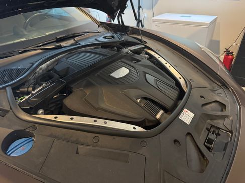 Used 2018 Porsche Panamera image 4