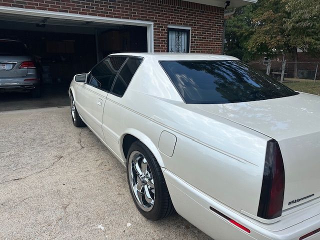 Used 2001 Cadillac Eldorado Touring FWD image 9
