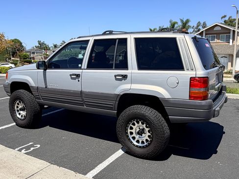 Used 1997 Jeep Grand Cherokee Laredo RWD image 1