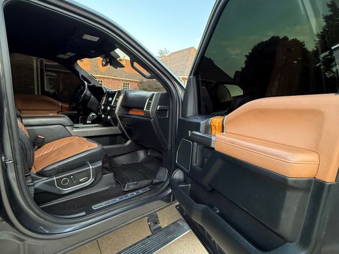 Used 2016 Ford F150 Limited w/ Trailer Tow Package image 10