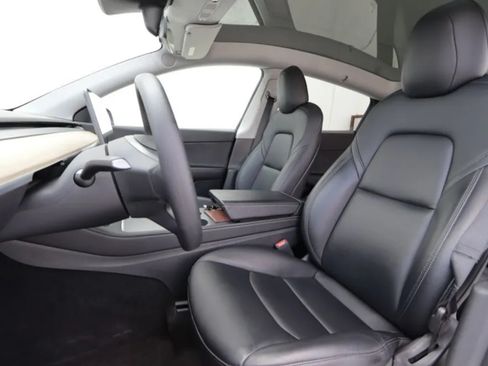 Used 2021 Tesla Model Y Long Range image 9