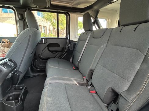 Used 2024 Jeep Wrangler Unlimited Sport AWD/4WD image 6
