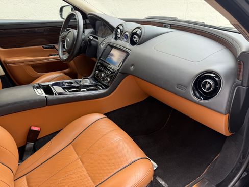 Used 2012 Jaguar XJ L RWD image 10