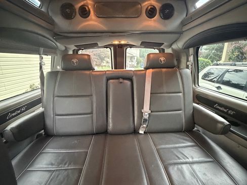Used 2017 GMC Savana 2500 RWD image 17