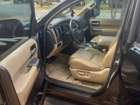 Used 2011 Toyota Sequoia Limited image 9
