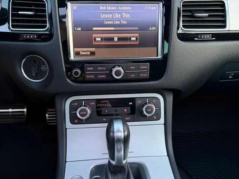 Used 2014 Volkswagen Touareg VR6 AWD/4WD image 24