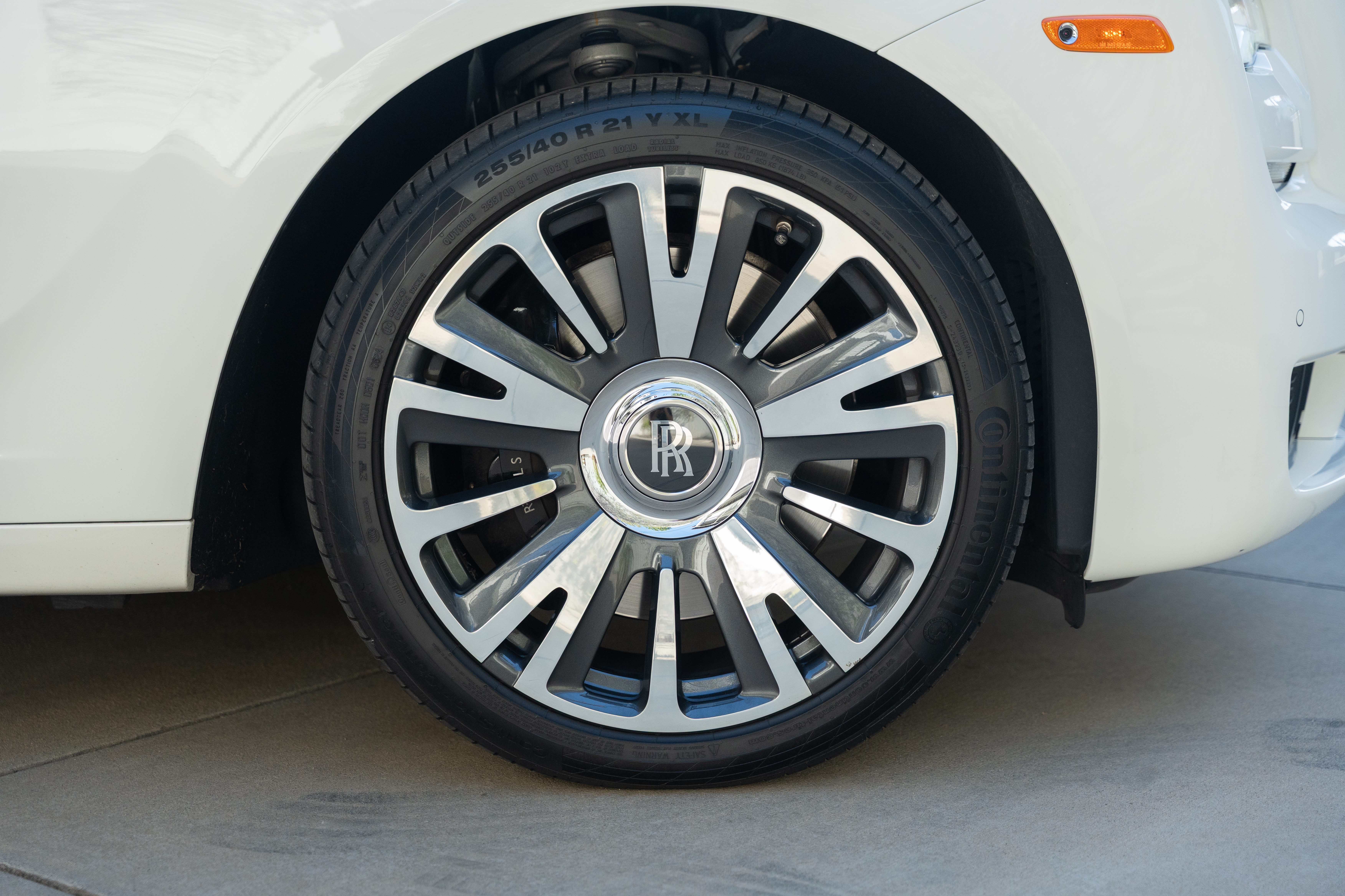 Used 2019 Rolls-Royce Ghost RWD image 12