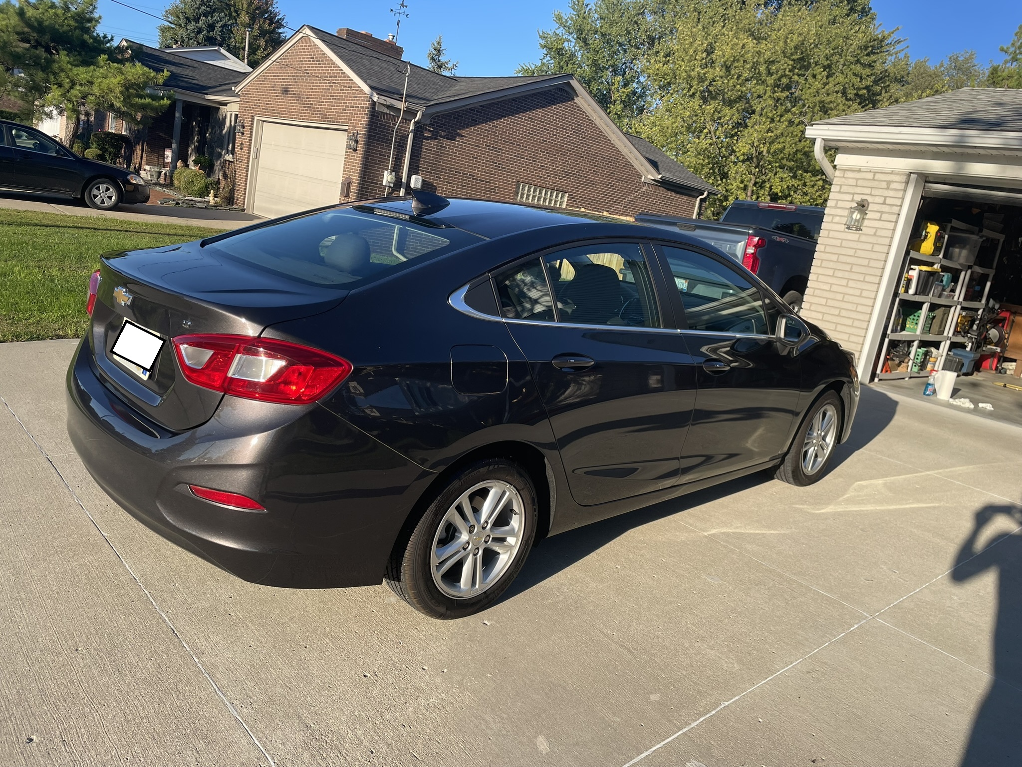 Used 2017 Chevrolet Cruze LT w/ Convenience Package FWD image 6