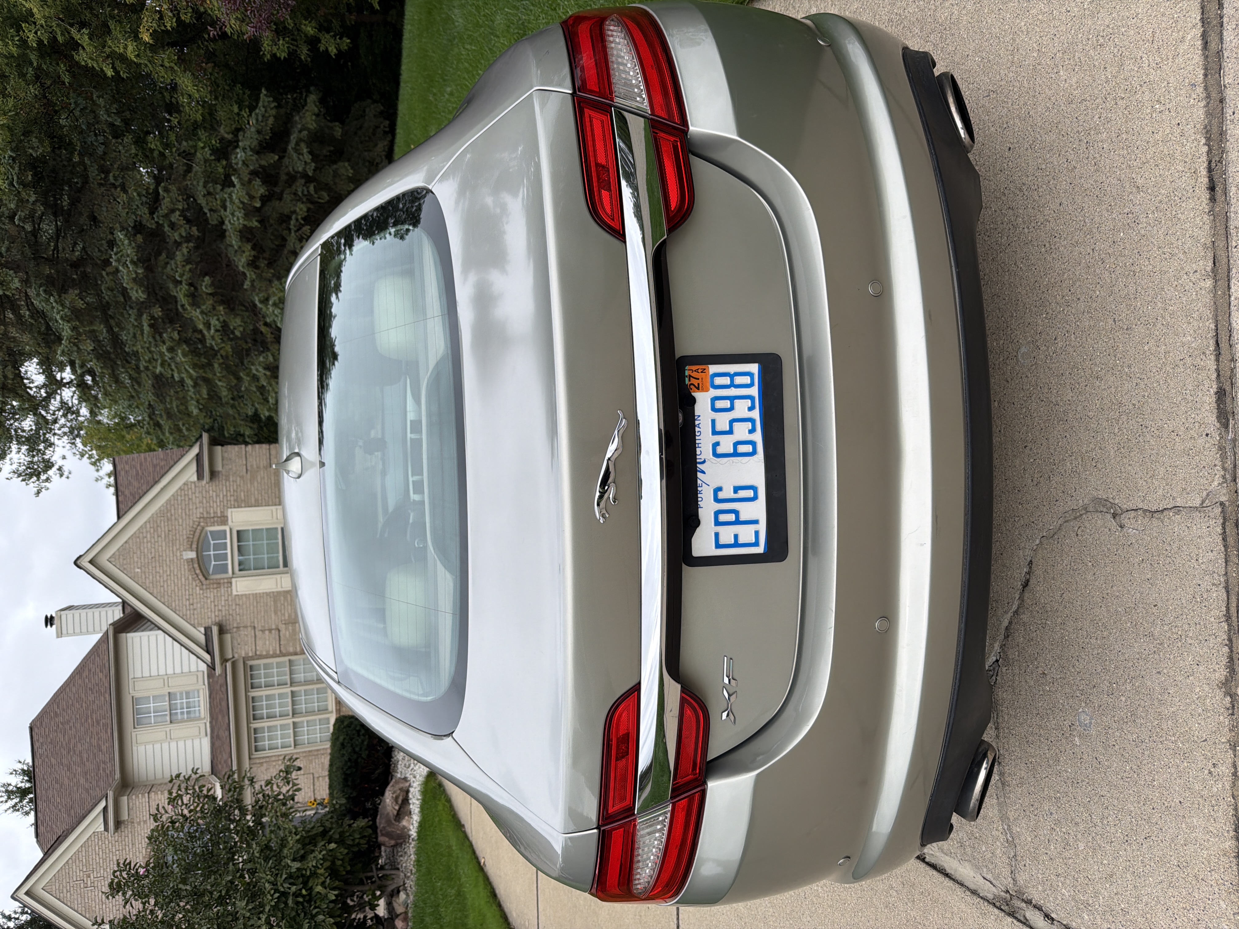 Used 2013 Jaguar XF RWD image 10