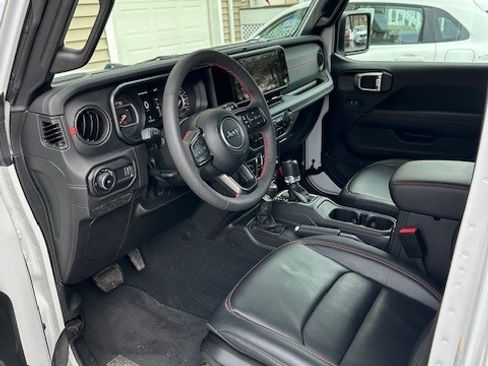 Used 2024 Jeep Wrangler Unlimited Rubicon w/ XTREMEE 35" Tire Package image 14