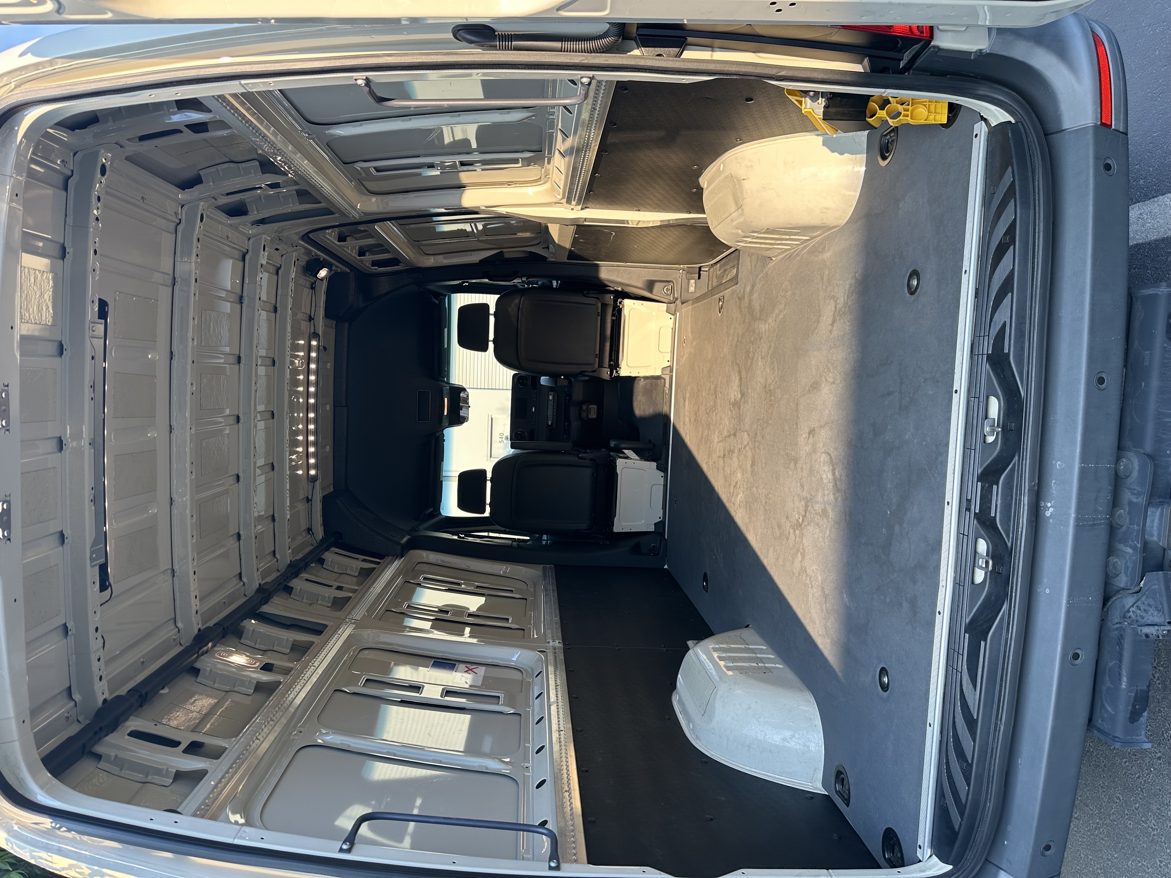 Used 2023 Mercedes-Benz Sprinter 2500 image 23
