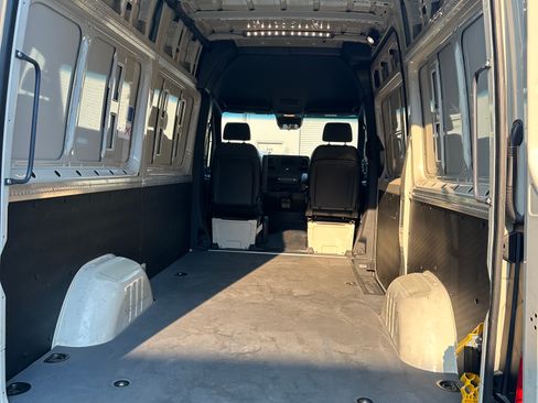 Used 2023 Mercedes-Benz Sprinter 2500 image 23