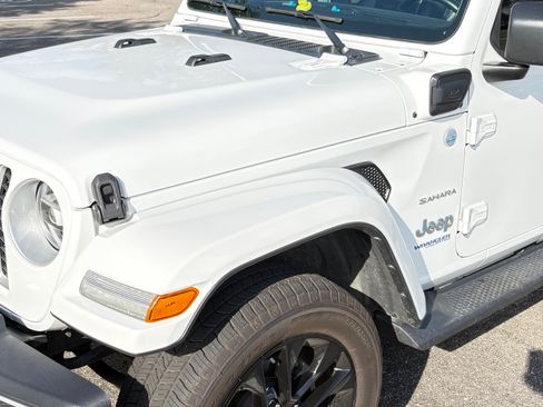 Used 2021 Jeep Wrangler Unlimited Sahara w/ Cold Weather Group AWD/4WD image 11