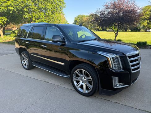 Used 2015 Cadillac Escalade Luxury AWD/4WD image 18