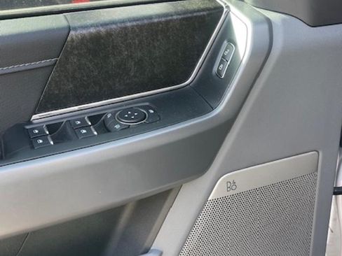 Used 2025 Ford F150 Lightning Flash image 9