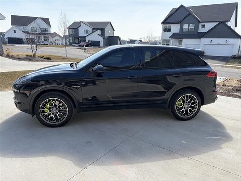Used 2016 Porsche Cayenne S image 5