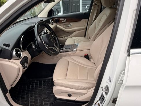 Used 2022 Mercedes-Benz GLC 300 4MATIC image 11