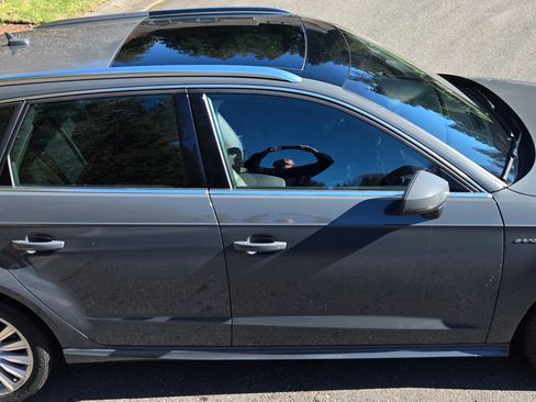 Used 2017 Audi A3 e-tron Premium Plus w/ Technology Package image 4