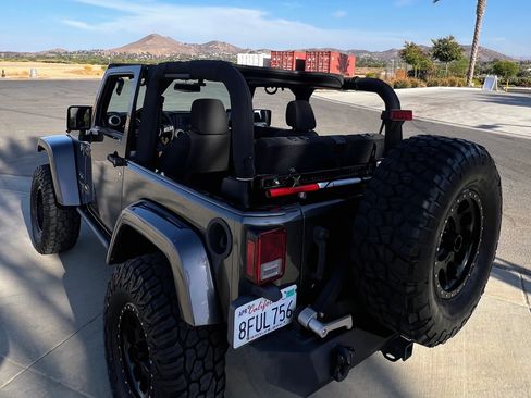 Used 2016 Jeep Wrangler Sahara w/ Connectivity Group AWD/4WD image 6