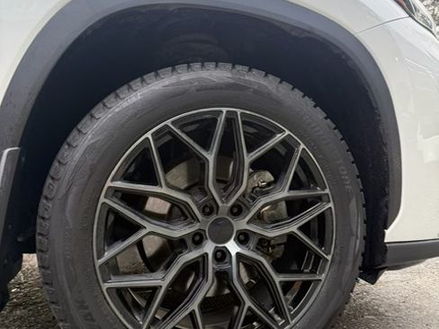 Used 2023 Toyota Highlander Platinum image 2