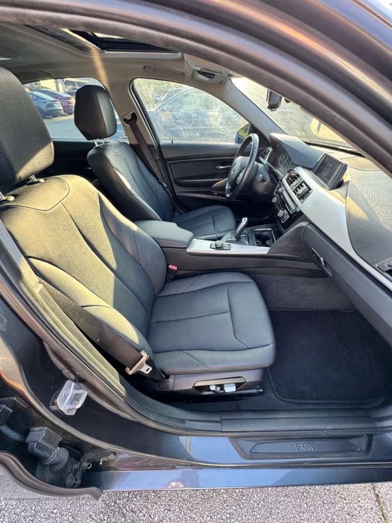 Used 2018 BMW 320i Sedan w/ Convenience Package RWD image 8